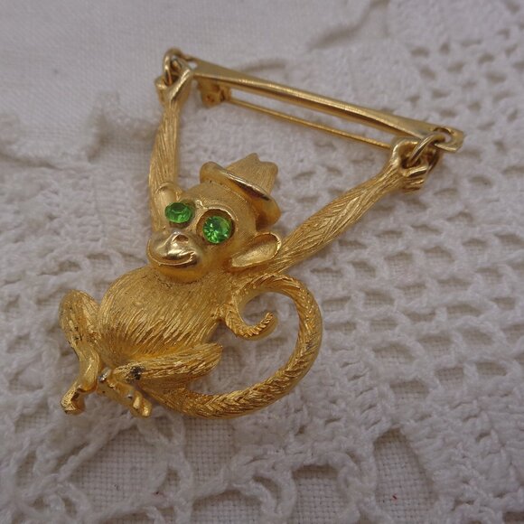 Vintage MANDLE Gold Tone Articulated Swinging MONKEY BROOCH - Picture 6 of 6
